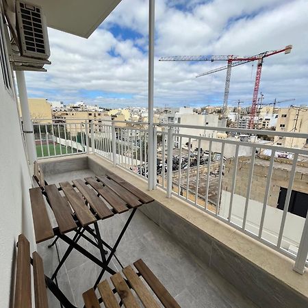 F5 Room 1, Private Double Room With Private Bathroom And Balcony In Shared Flat Msida Kültér fotó
