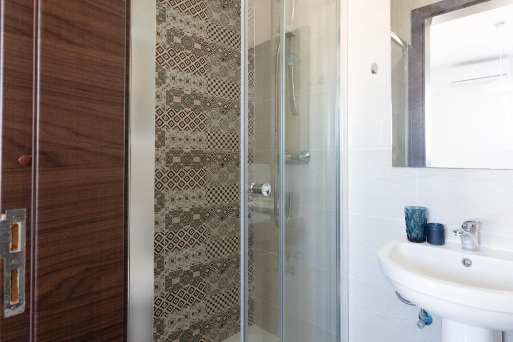 F5 Room 1, Private Double Room With Private Bathroom And Balcony In Shared Flat Msida Kültér fotó