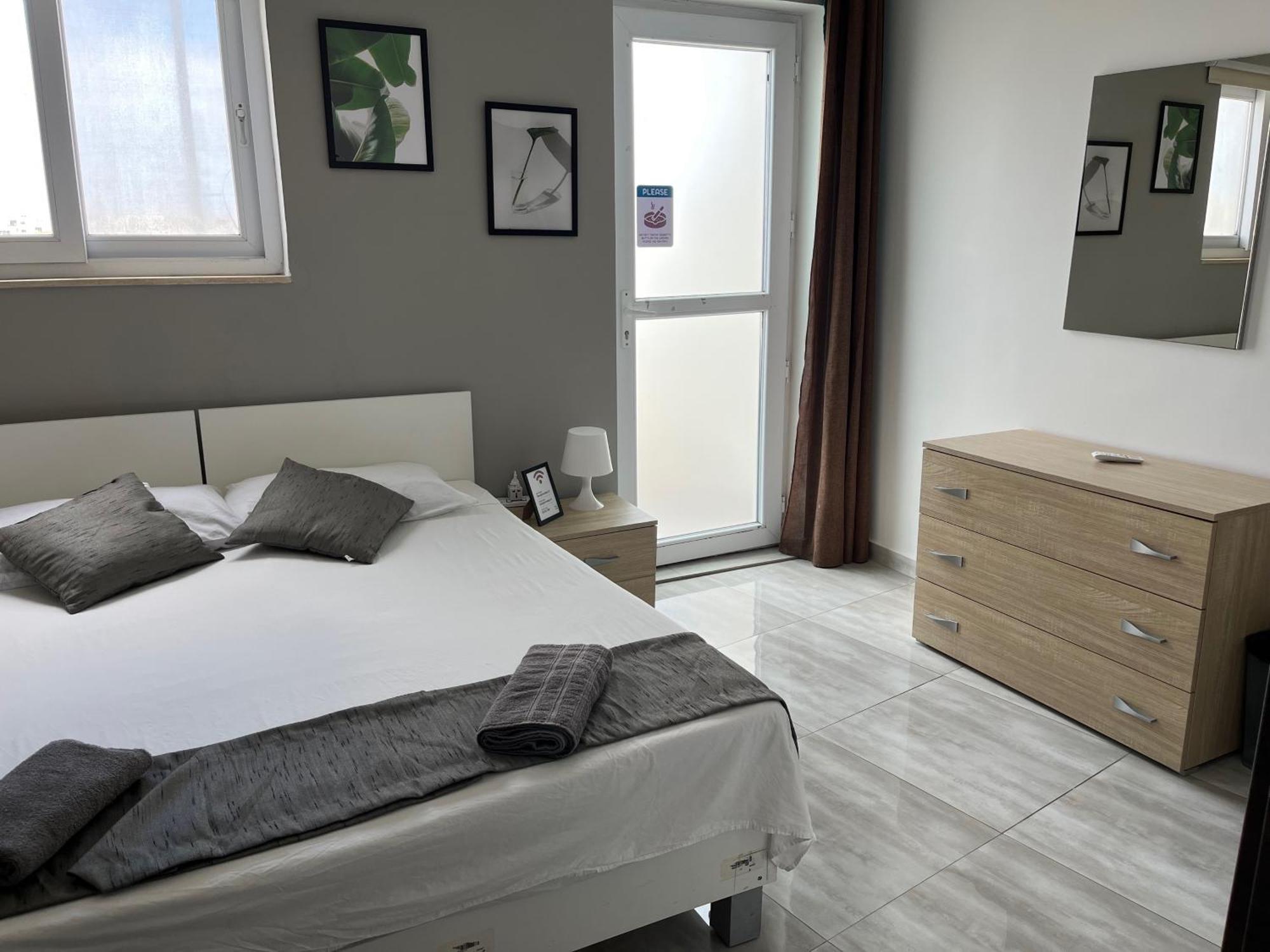 F5 Room 1, Private Double Room With Private Bathroom And Balcony In Shared Flat Msida Kültér fotó